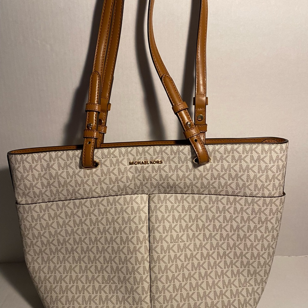 Michael Kors JetSet tote, Vanilla Monogram. Like new